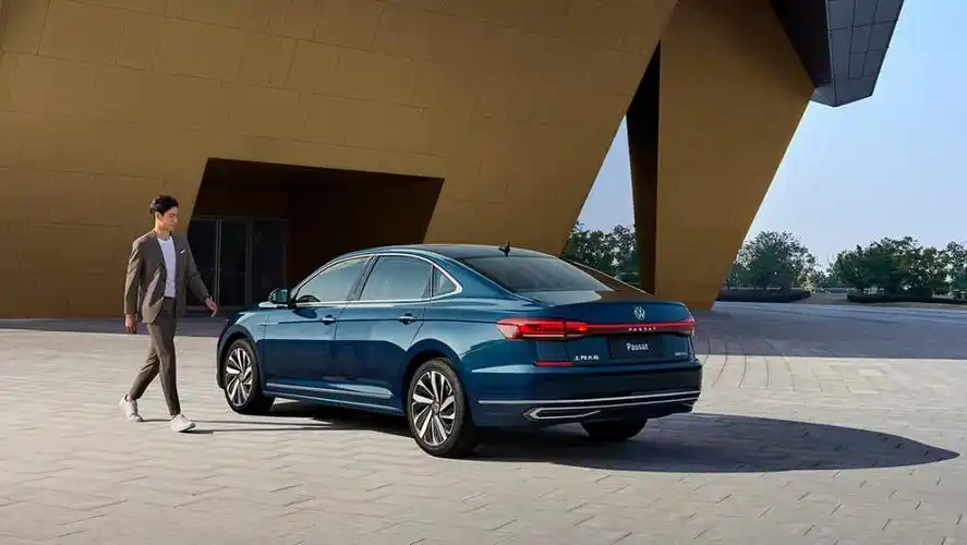 上汽大众帕萨特 2024 出众款上市 售价 18.83 万起