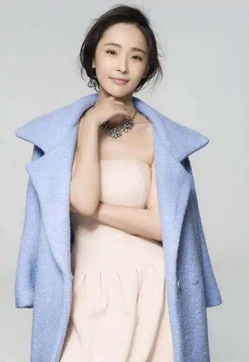 曾经还是罗晋的前女友,现在又是洪金宝儿子的女友,让人不禁感叹,这个