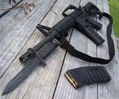 假如吃鸡枪械带刺刀,步枪最常见,狙击枪也可以,冲锋枪也行?