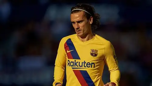 据每日体育报报道,在巴萨1-3败给莱万特的赛后,前锋格列兹曼接受了