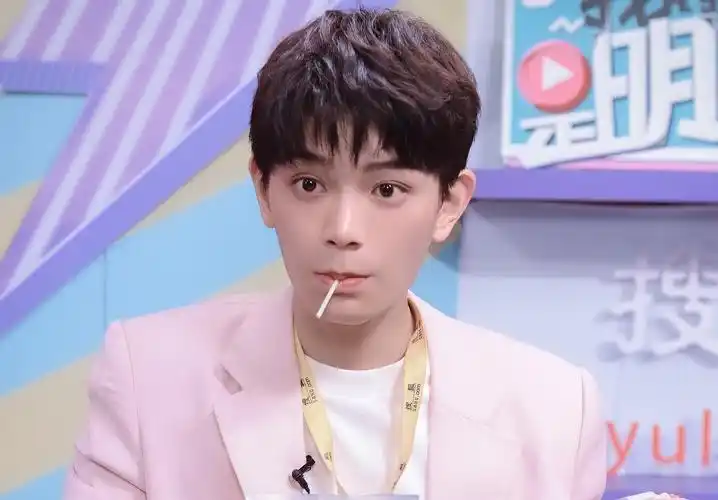 丁禹兮狐厂挑战女团舞比心卖萌狙击你的少女心