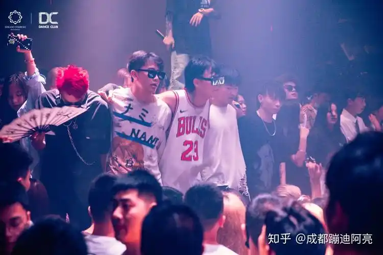 成都目前有多少个酒吧最火的是哪几家