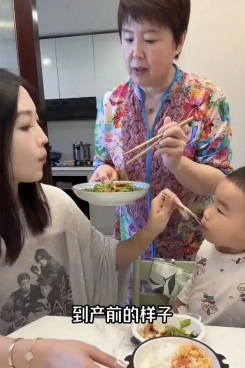 德云社烧饼妻子发文,晒丈夫儿时照片,网友:饼哥基因真强大