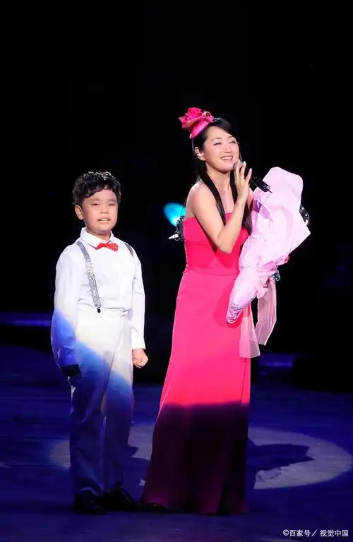 *:首先,你需要了解歌曲的基本结构,包括它的节拍,调性,旋律和和弦进程