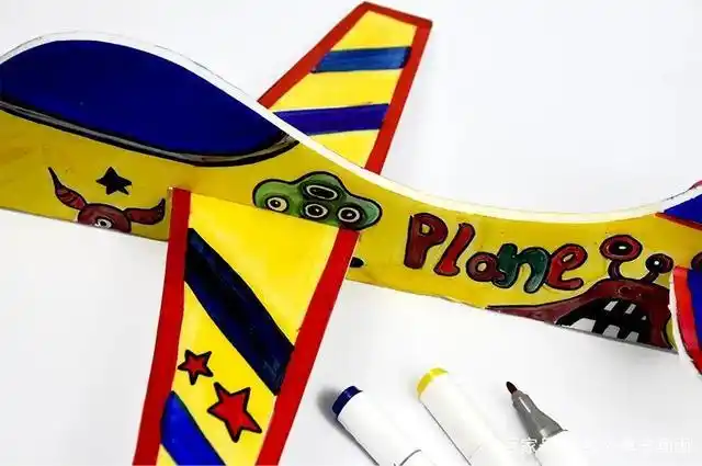 儿童画教程|飞机模型设计与装饰