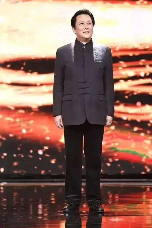 《声临其境》"国民戏骨"聊时髦 唐国强:我也看鬼畜!