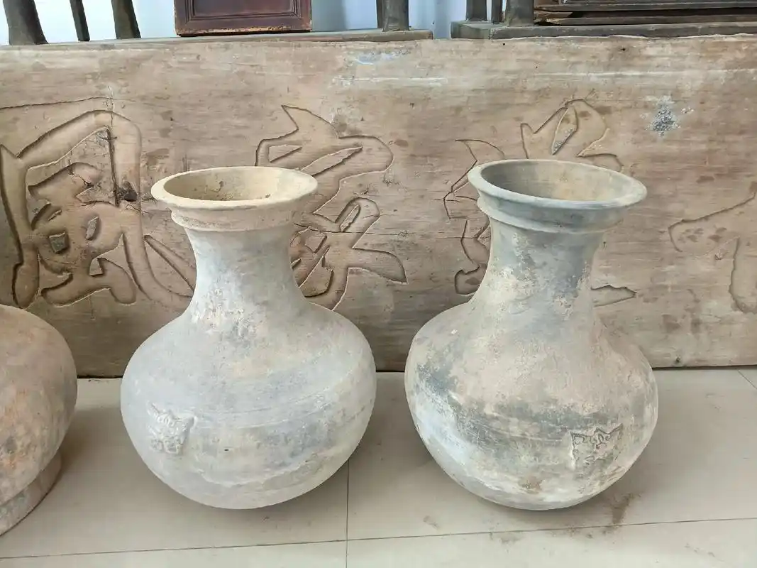 来自两千多年前的汉代大型带铺首灰陶罐.#文物#收藏#汉代 - 抖音