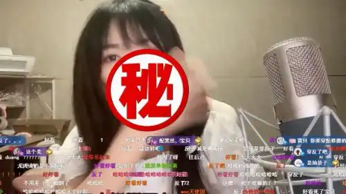 小团团520送"大礼",上镜直播口罩意外脱落露全脸,水友贴心鼓励:美美美