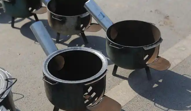 牛人把报废液化气罐改造成火炉,在大街上路人纷纷购买!_网易订阅