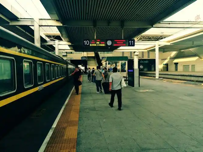 唐山火车站站台一角.