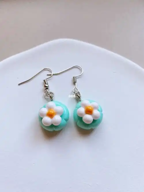 最近做了一点超轻粘土的小饰品