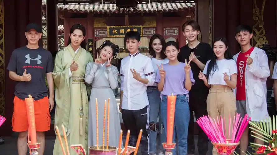 赵露思李宏毅天雷一部之春花秋月开机二度合作引爆期待