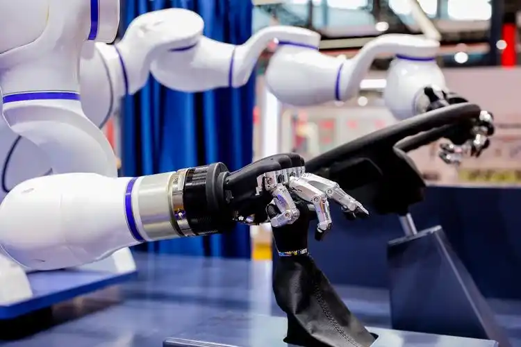 雄克svh仿人五指手搭配双臂机器人模拟日常动作_雄克中国_高清大图