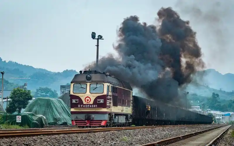 金筠铁路df4df4081筠连站调车作业