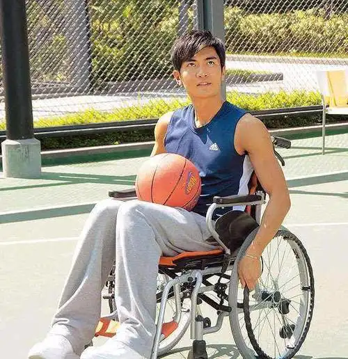 不止麦明诗魏焌皓屡遭投诉被拒用无故迟到激怒林文龙