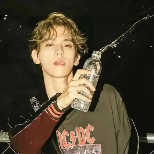 边伯贤男友风头像,好喜欢!