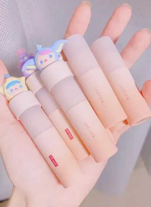 学生党平价口红素颜涂巨显白