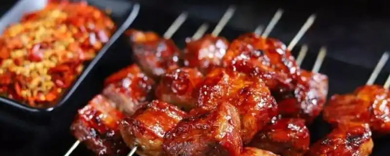 如果不具体要求牛肉,一般的油边指的是猪油边,由于这块肉为长条状,且