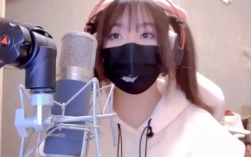 小团团真实身材曝光,胖到被说"怀孕",直播暴露死亡视角