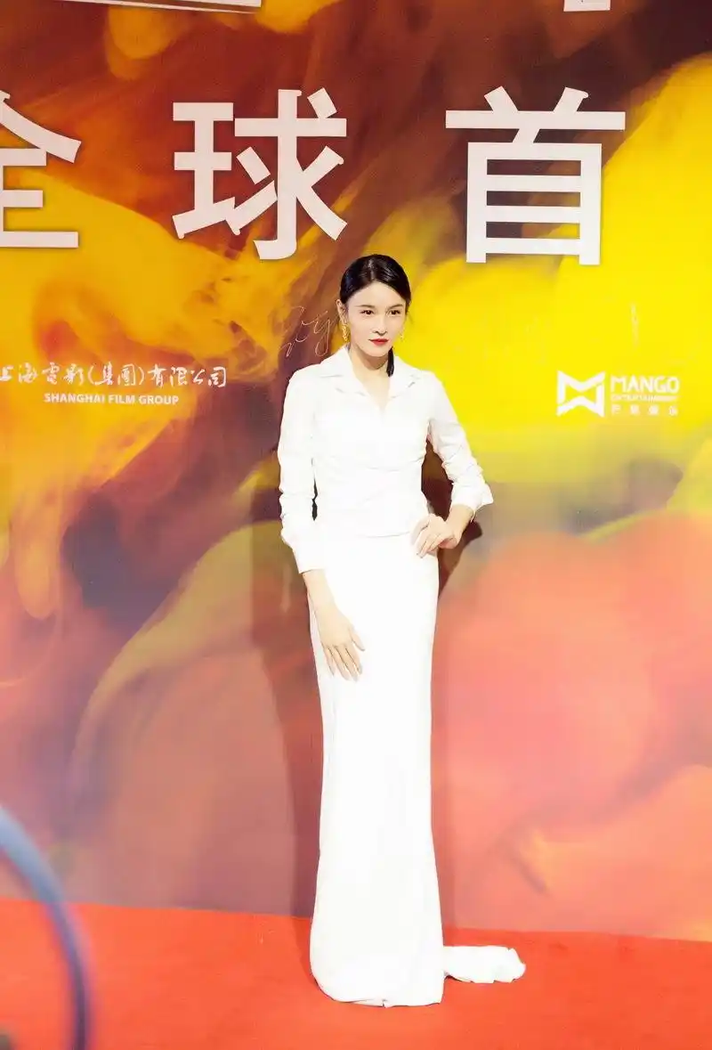 组图:《铁道飞虎》首映张蓝心白裙礼服英气足_高清图集_新浪网