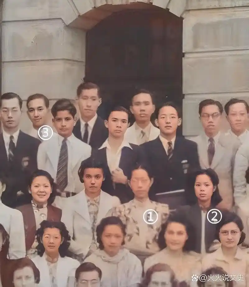 乔琪在《张爱玲小说》中的"第一炉香"是以何鸿燊为原型,"沉香"则是无