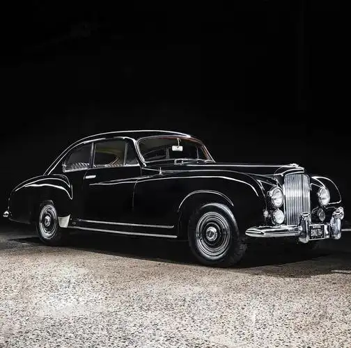 老式宾利,庄重而优雅,用当下的眼光去体会当年精湛的工艺