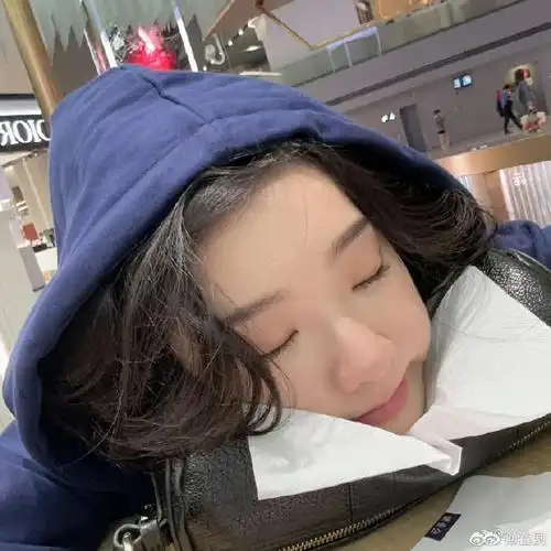 张艺凡晒库存自拍##张艺凡晒库存怼脸拍