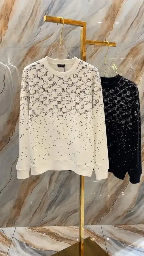 lv路易威登印花卫衣设计新颖别致,深受广大男士喜爱