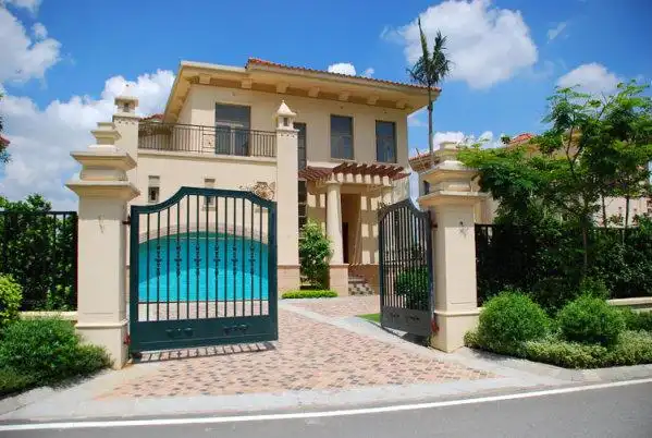 精选推荐深圳小梅沙 别墅 8号线上下四层私家泳池前后花园