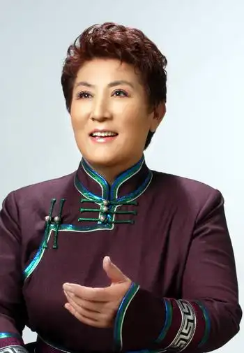 75岁德德玛自曝正在录制春晚歌曲曾患脑溢血导致偏瘫