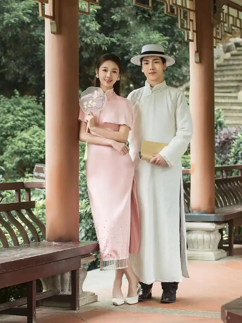 肇庆写真|民国风文艺情侣写真.身着旗袍愈加凸显女子窈窕身姿  - 抖音