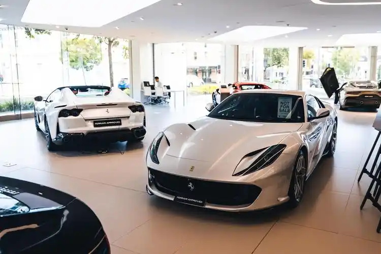 还是去年刚来的时候在ferrari sydney拍的一组812/812gts 白