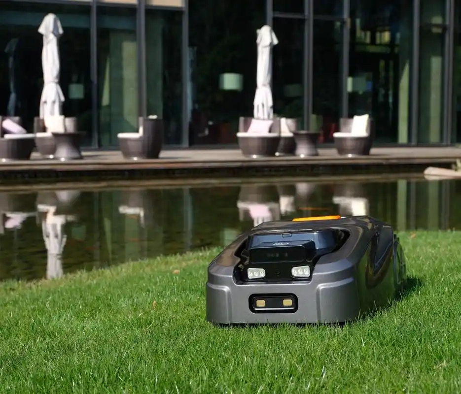 isward发布全新二代智能割草机器人,无需围线,一键操控