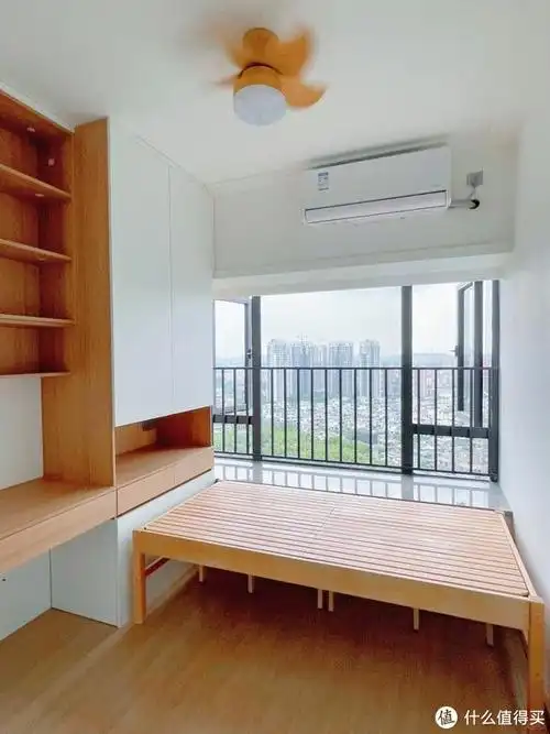 排骨架床 书桌柜在卧室中安装骨架床,取代传统的榻榻米,这种设计可以