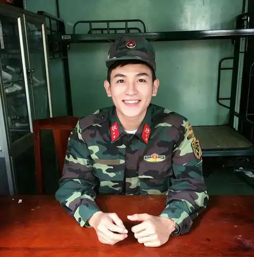 小鲜肉留黑色短发英气十足越南兵哥哥4
