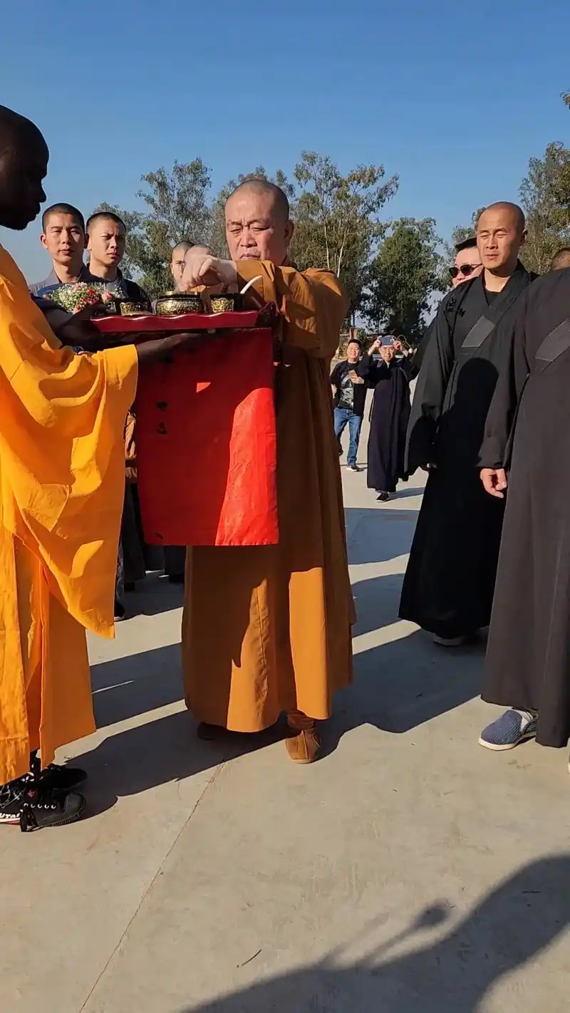 热烈欢迎少林寺方丈莅临非洲赞比亚少林寺指导文化传播工作.