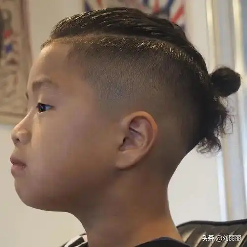 暑假小男孩发型怎么剪?爆款发型送给你,想不帅都难