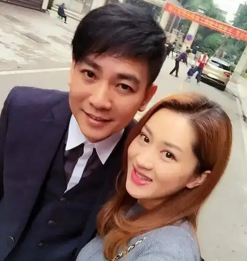 百年承传61女性力量女性中山装新年上拍