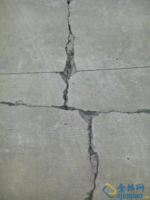 水泥混凝土路面裂缝怎么处理,路面裂缝修补方法有哪些?