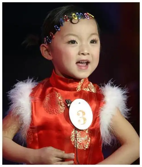 3岁《梨园春》获金奖,5岁《星光大道》而火,而现在17岁了|孔莹|梨园春