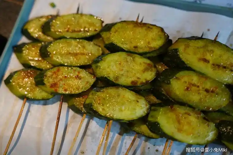 烤黄瓜,黄瓜大块厚实,清爽又够味.