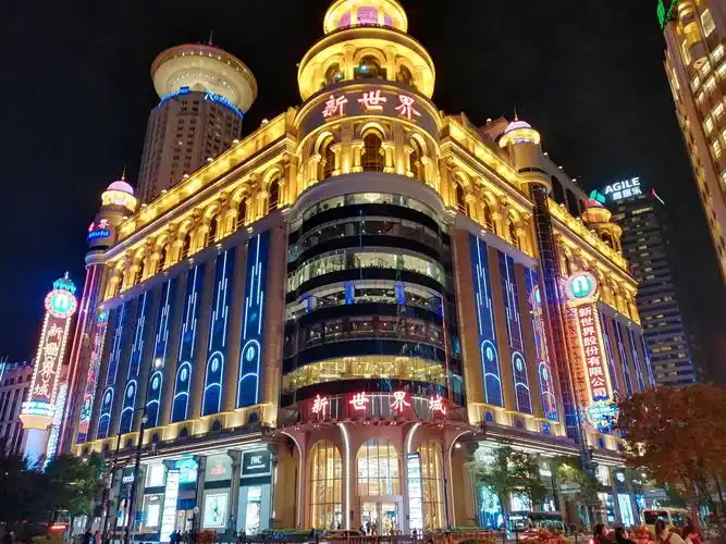 新世界城外表的华丽.