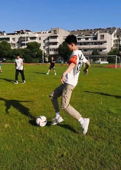 全国青少年校园足球特色学校衢州市仲尼中学快乐足球活力校园