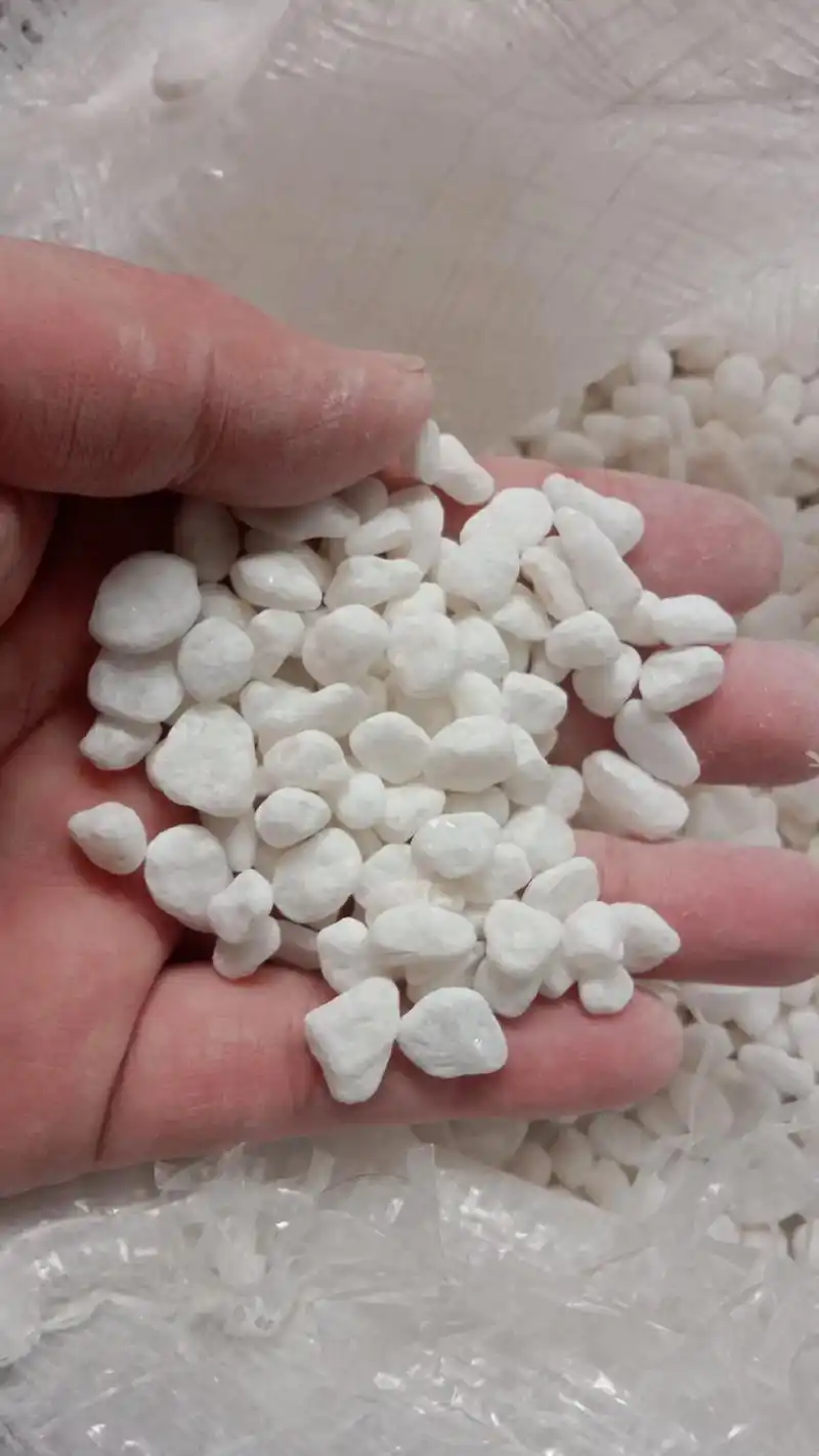 昆明批发白石子黑砾石露营石子鹅卵石水磨石