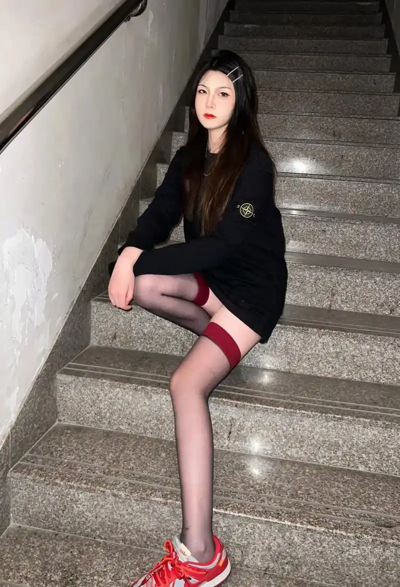 我能把你的照片发朋友圈里说这是我的小狗吗#腿 #stonei - 抖音