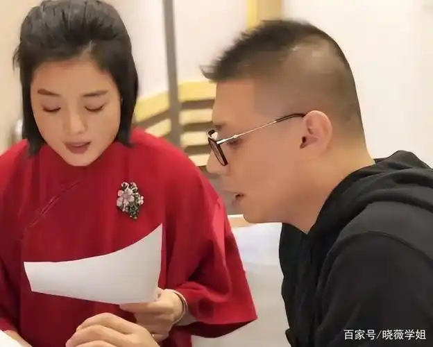 对于女歌手白雪相信很多人对她也并不陌生,其实白雪之前有过一段婚姻