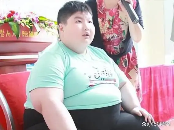 江西14岁男孩高达300斤一顿饭要吃8碗离世前痛哭我要减肥