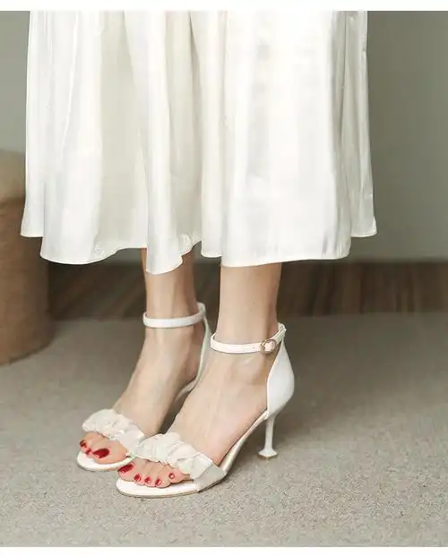 白色凉鞋2022年新款女春夏季一字带圆头法式温柔细跟高跟鞋配裙子