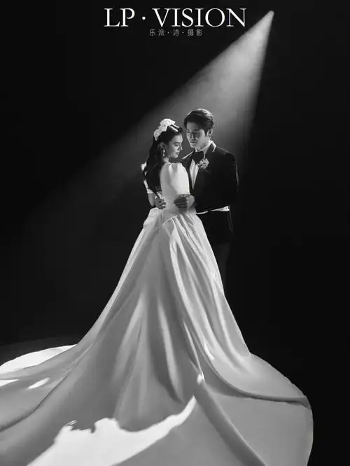 黑白婚纱照最经得起时间考验