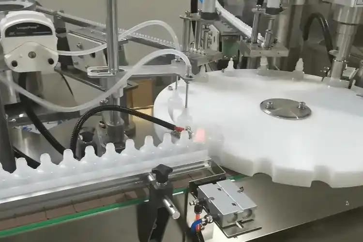 圣刚眼药水灌装机生产线滴眼剂灌装上塞旋盖机10ml眼药水灌装机